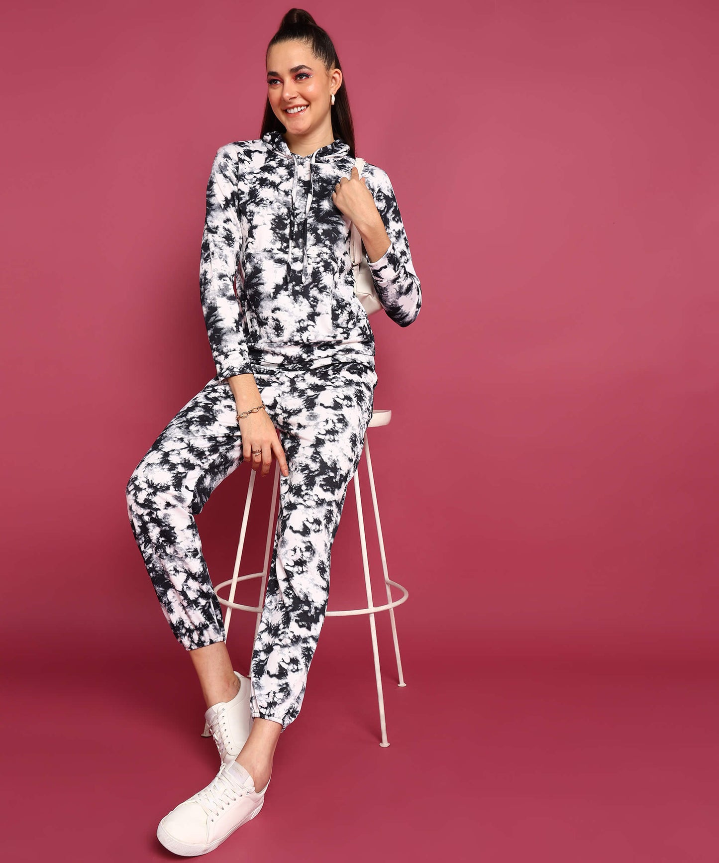 Popwings Women Casual Self Design Black & White Tie & Dye Printed Sweatshirt & Jogger Co-Ords Set